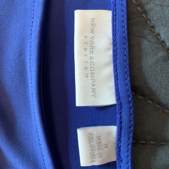 Sleveless Top with Lace Detail - Picture 4 of 4